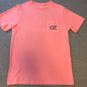 Men’s vineyard vines tee